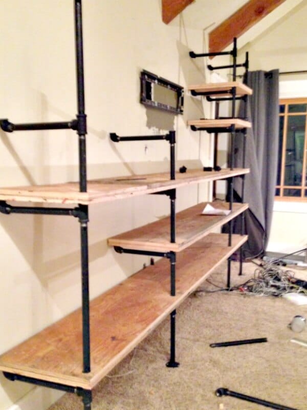 DIY Industrial Pipe Shelves- Do it yourself