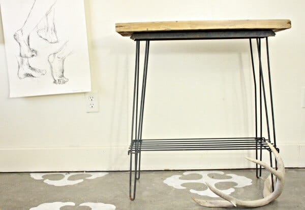 This trash to treasure reclaimed wood table is a great use of old salvaged wood. | Twelveonmain.com