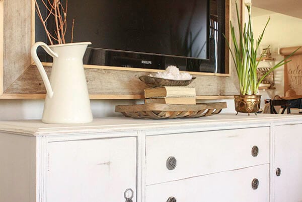 Love this painted buffet makeover! It has such great farmhouse appeal!
