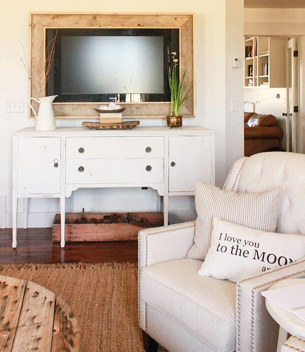 DIY Furniture Makeovers Using Chalk Paint - Southern Charm by TB