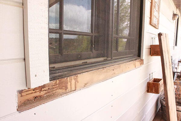 How to build these amazing farmhouse exterior window shelves.  I cannot wait to use this!