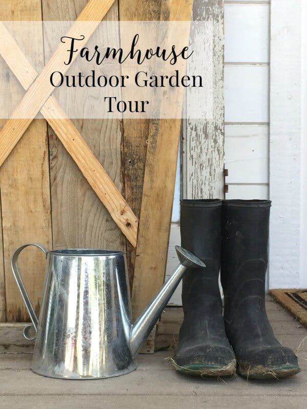 This farmhouse outdoor garden tour is amazing. So much eye candy. 