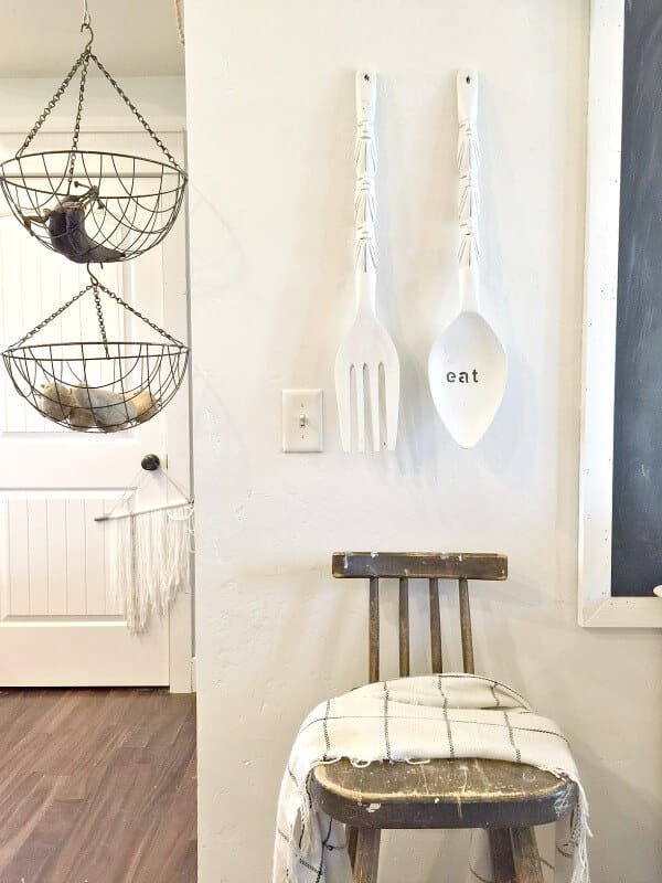 Create farmhouse decor with Milk Paint. It is so easy to use! You should see the before of these old utensils!
