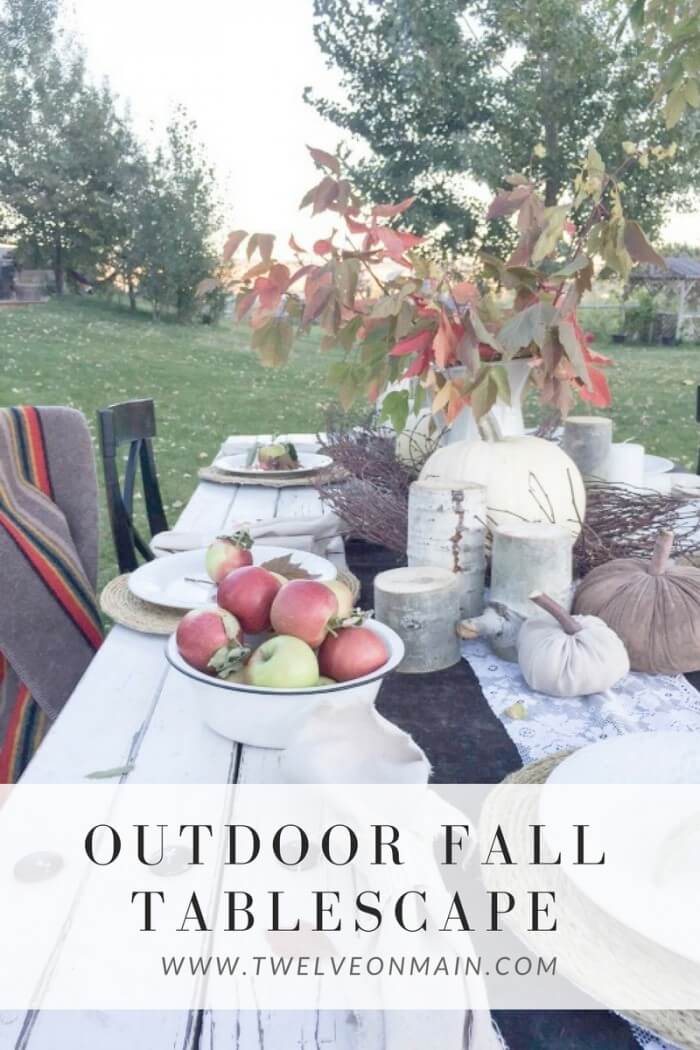This outdoor fall tablescape is perfect!!