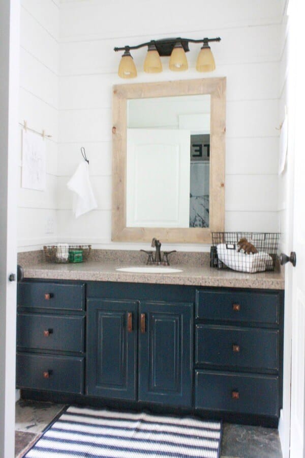 Simple farmhouse touches took this budget friendly bathroom makeover to another level!