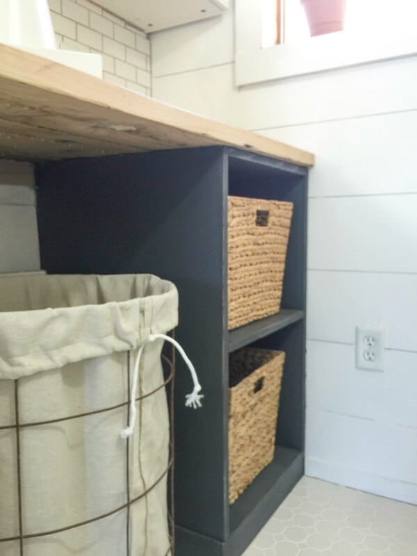 This DIY laundry folding table has great storage!