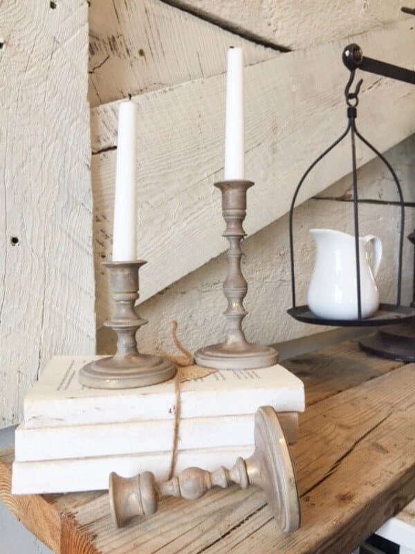 Do you love the farmhouse style? Want to make some amazing DIY farmhouse candlesticks with chalkpaint? It is a simple home decor project!
