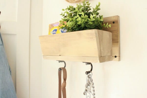 DIY small wood projects like this dog foot and treat holder