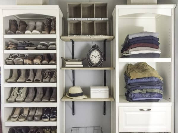 Tips for an organized farmhouse style closet design