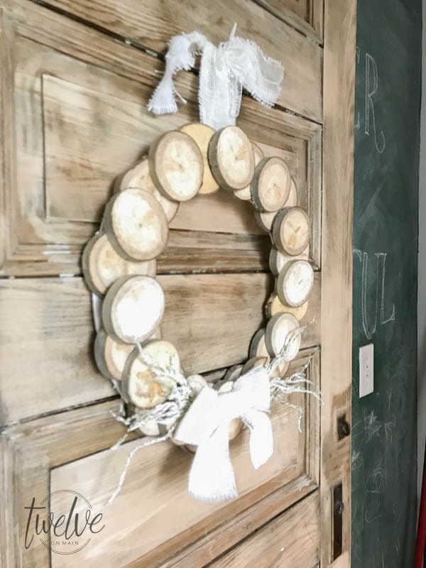 I love this easy DIY wreath from wood slices! With its rustic wood detail and neutral farmhouse style its perfect for any space! These are so easy to make and they can look great for fall, or any time of year! Make one for yourself! 