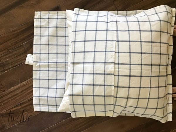 The ultimate guide to farmhouse pillows using IKEA tea towels 4 different ways! Can you believe it? The best collection I have seen!
