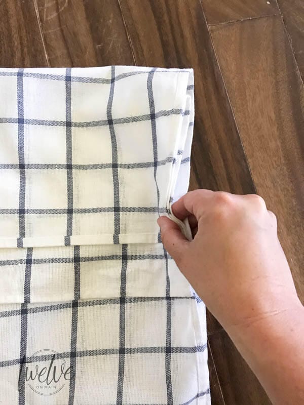 The ultimate guide to farmhouse pillows using IKEA tea towels 4 different ways! Can you believe it? The best collection I have seen!