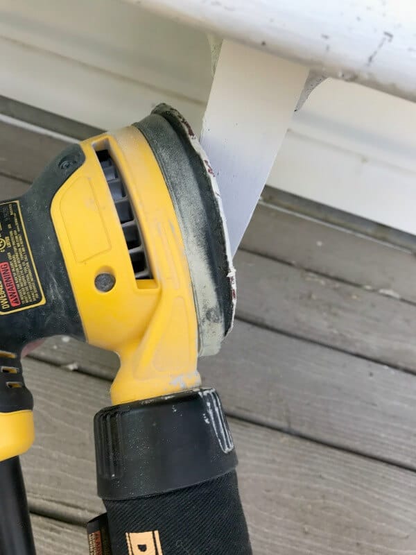 Distressing furniture using an orbital sander is so easy! It takes less than 5 minutes to distress a piece of furniture! Check out these furniture distressing tips!