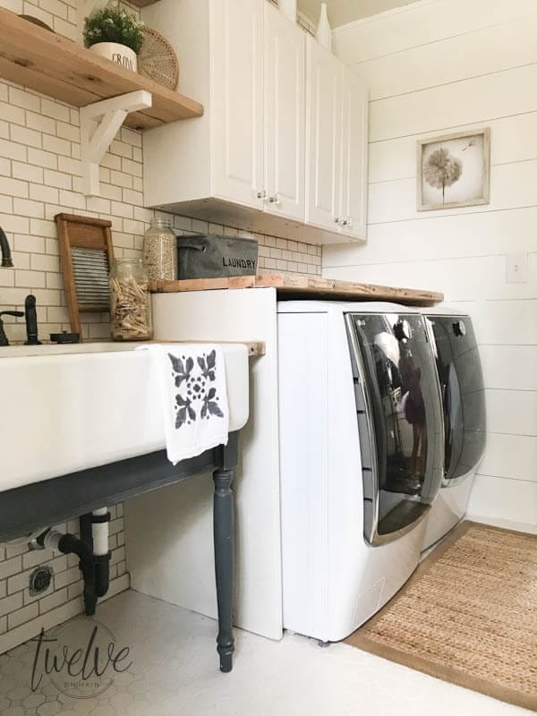 https://e5s8762easd.exactdn.com/wp-content/uploads/2017/08/farmhouse-laundry-room-features-14-of-16.jpg?strip=all&lossy=1&resize=600%2C800&ssl=1