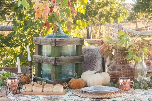 Want to rock an outdoor fall table? What about up your entertaining game? Check out these tips!