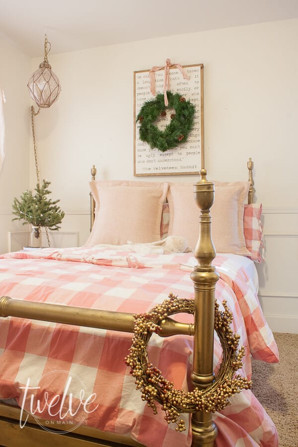 Girls bedroom decorated for Christmas with an pink IKEA duvet, and simple green accents.
