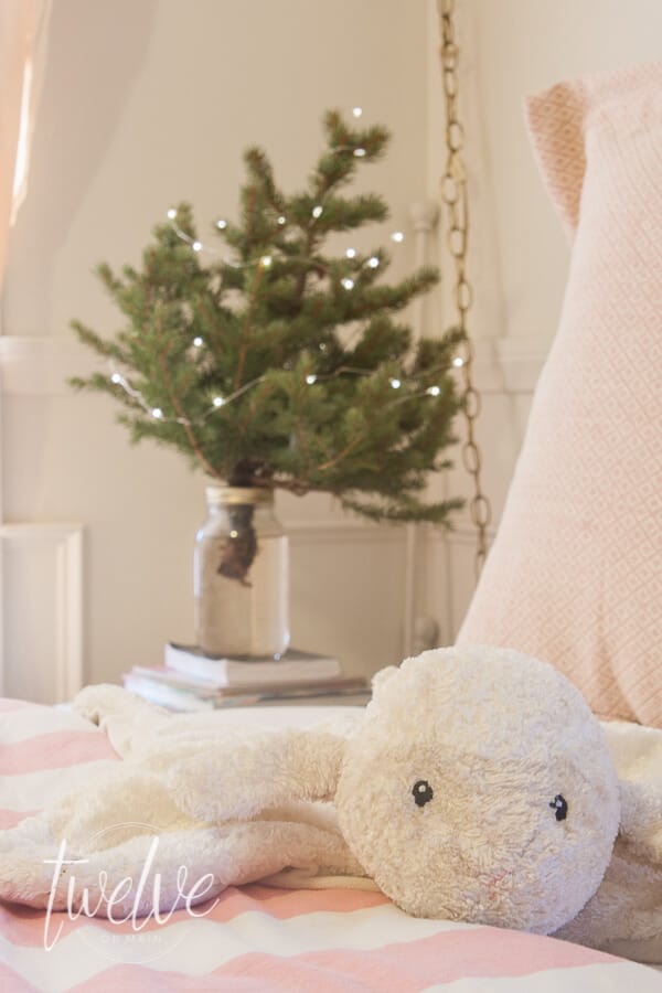 Want to decorate your bedroom for Christmas but don't know where to start? You only need a few inexpensive items to create the most cozy Christmas bedroom! Check out this little girls bedroom decorated for Christmas with pink and green accents!