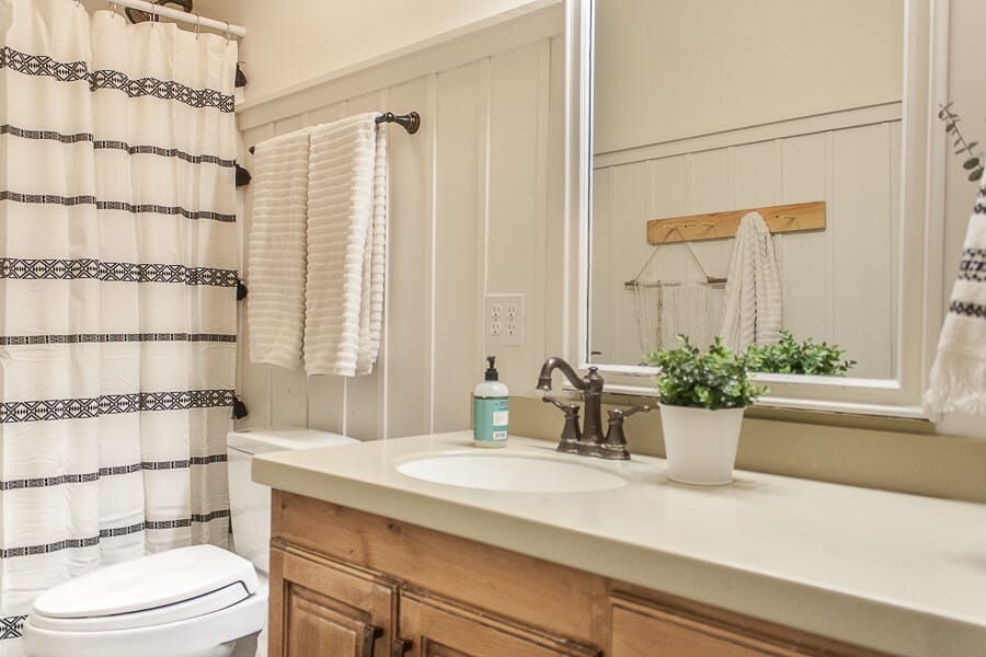 Try these 5 inexpensive ways to transform any bathroom decor.