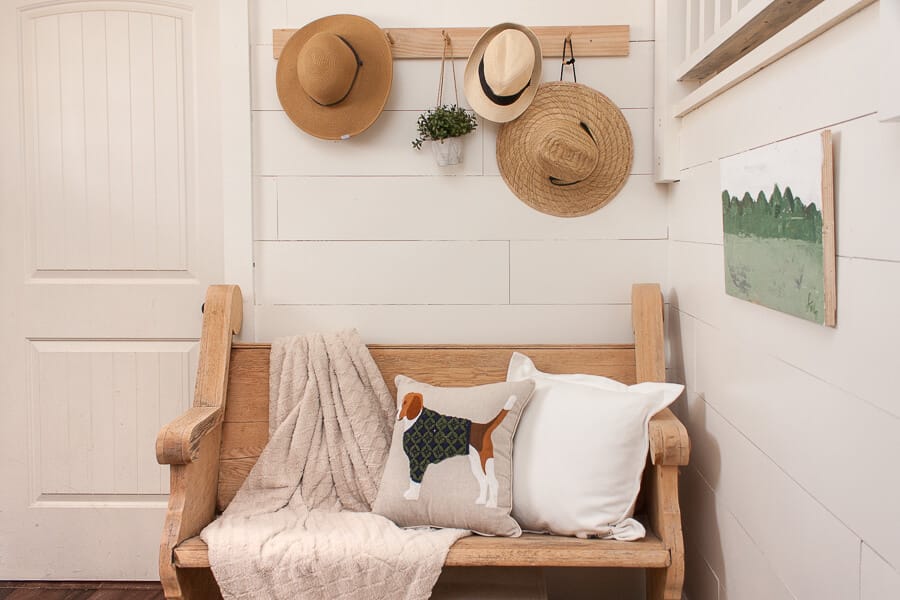 Spring entryway decor doesn't have to be obvious and in your face. Just add a few simple touches to create a spring oasis in your home.