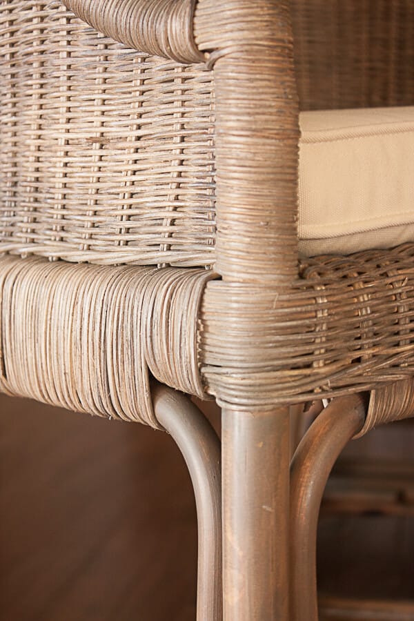 so much texture with these rattan counter height stools