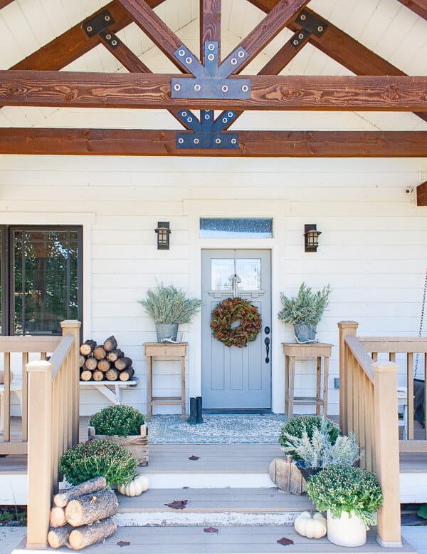 How to create the perfect fall decor on your porch that can transition to winter