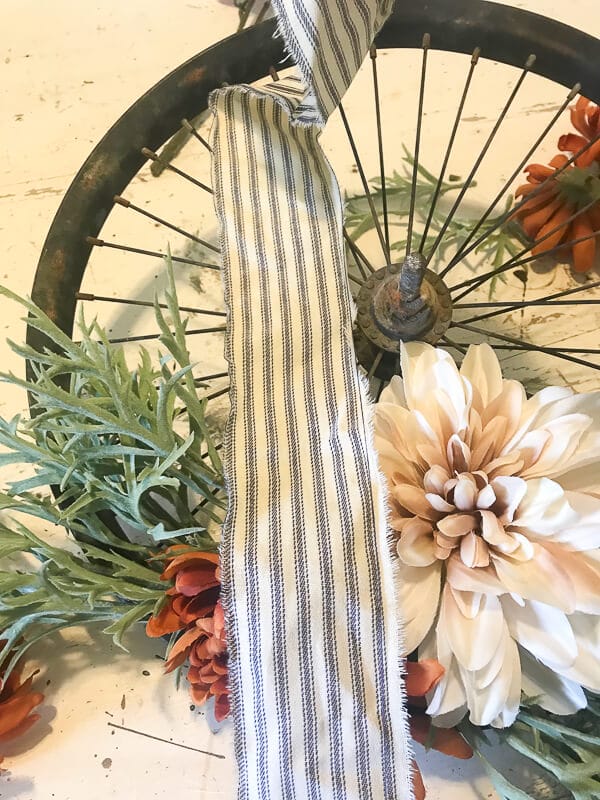 How to hang a bicycle wheel wreath 