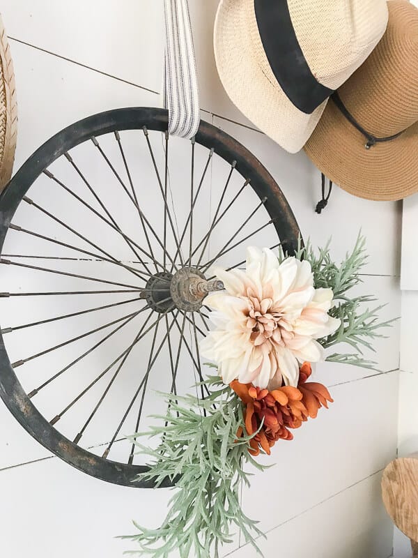 Check out this amazingly easy bicycle wheel wreath made for fall!  Love how simple it was to make