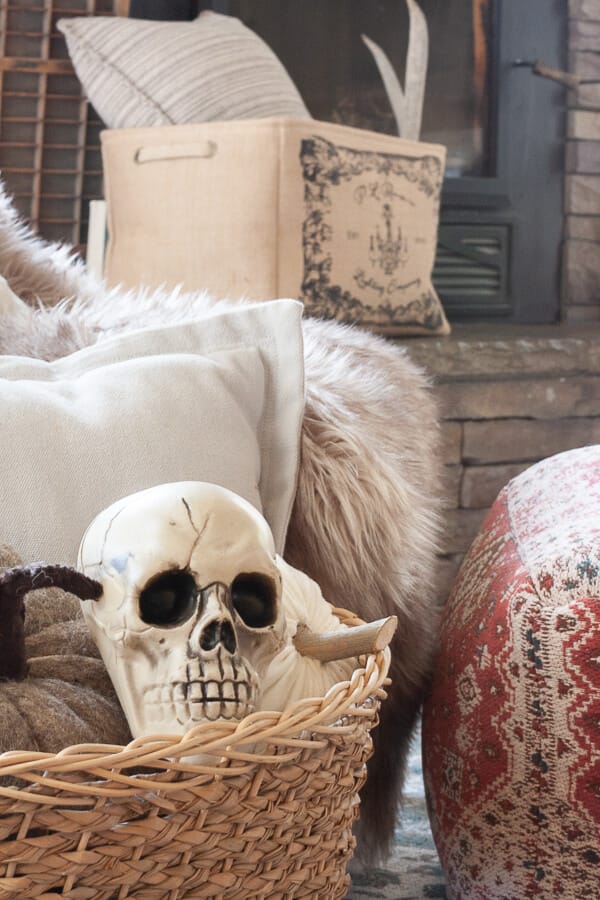 Halloween home decor that is easy, stylish and works well with your home