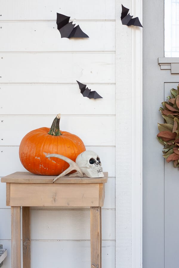 Simple Halloween porch decor
