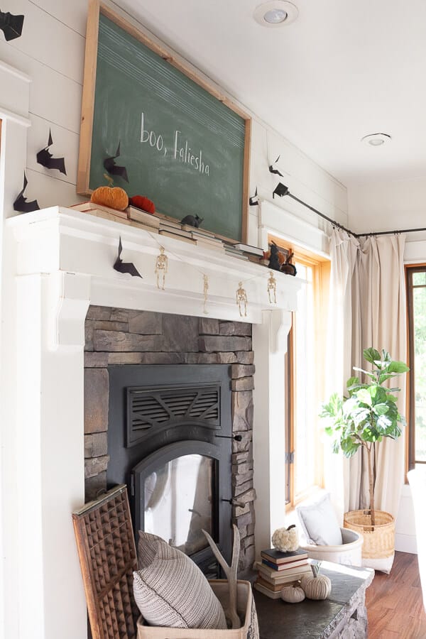 How to create a stylish and chic Halloween mantel. Love this vintage green chalkboard!
