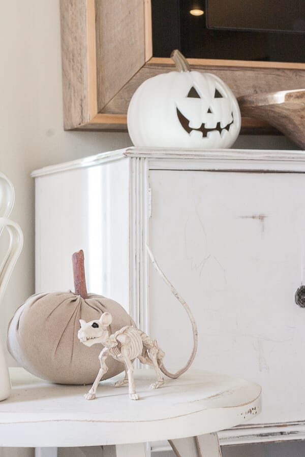 How to paint plastic jack-o-lanterns  to make them look like expensive ceramic pumpkins