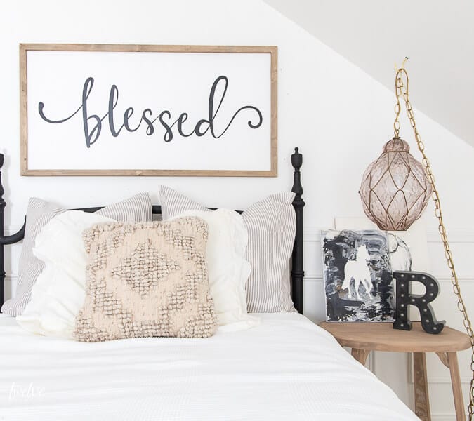 This horse art looks perfect in my daughters farmhouse boho bedroom. Check out how we made that art with the Cricut Maker!