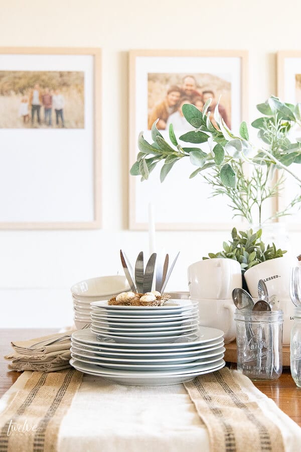 Create a laid back spring inspired functional tablescape that looks beautiful and makes entertaining easy!