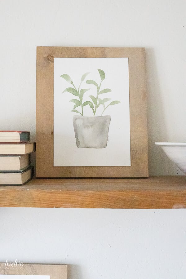 What a cute hand painted spring printable! Get is for free here!