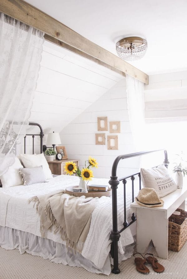 Gorgeous wrought iron bed inspiration!