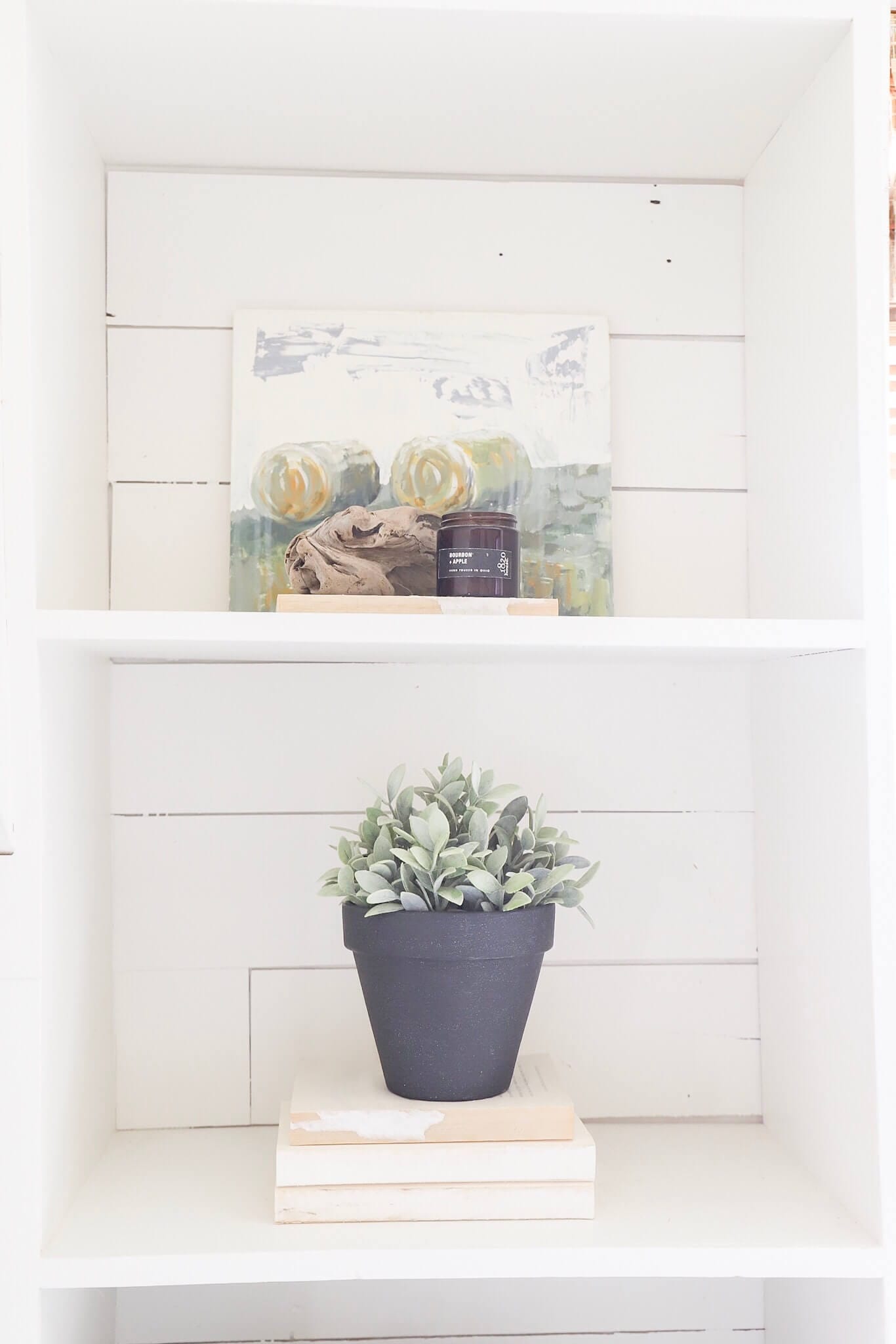 I used home made chalk paint on this terra cotta pot and totally transformed it! Have you made your own chalk paint before?