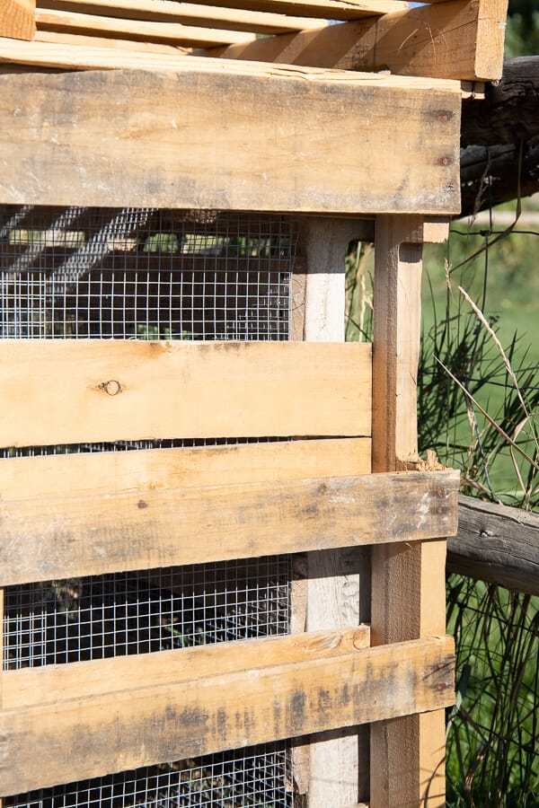Make this easy pallet compost bin with simple to follow steps, how to choose the right pallets, and more! The easiest pallet compost bin DIY!
