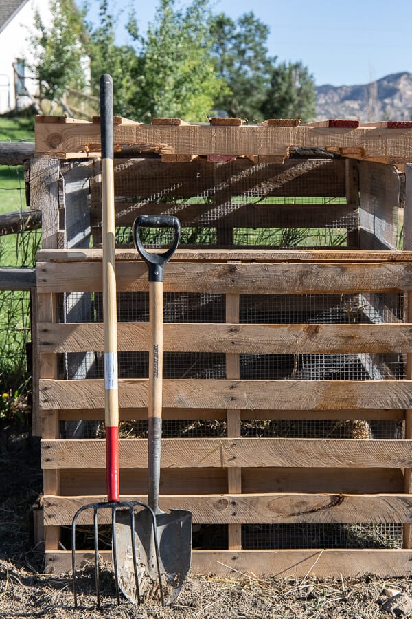 This pallet compost bin DIY is so great! Learn how to make your own pallet compost bin, what to look for in safe pallets, and how to get the most out of your compost bin. Why not give it a try!