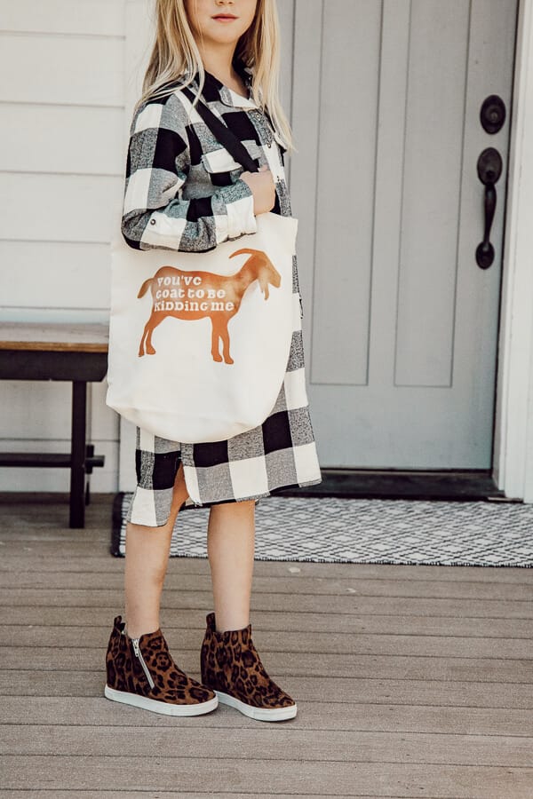 Make these super cute canvas tote bag ideas with the new Cricut Infusible Ink! Check this post out to learn all you need to know about this Cricut Product!