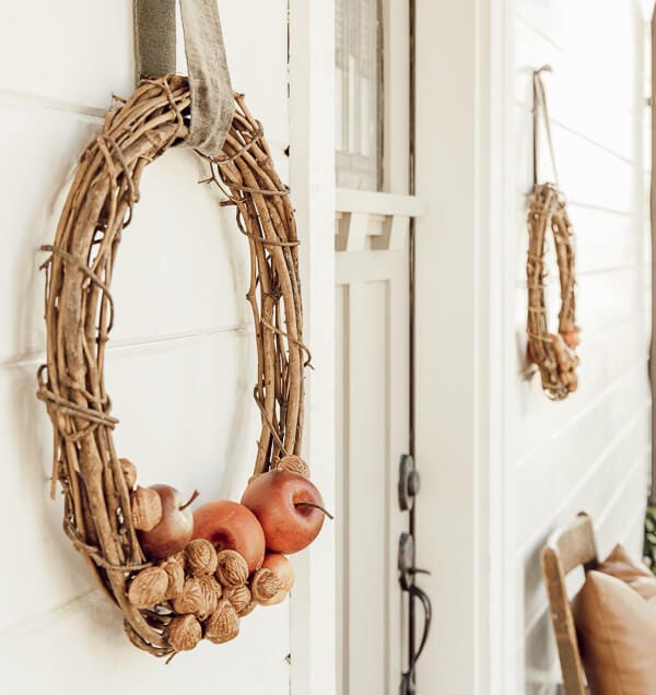 Simple fall wreaths make the best addition to a farmhouse, or any house!