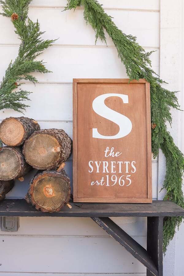 How to make a custom monogrammed wood sign at home! These make the perfect personalized Christmas gift for friends and family! I used my Cricut Maker to create this amazing gift for my family!