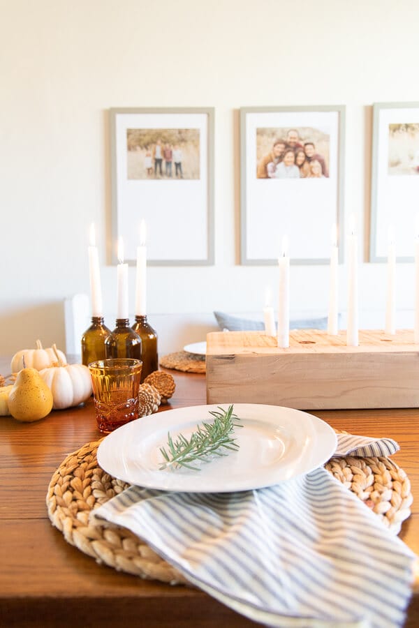 Cozy and intimate Thanksgiving table decor.  Create a Thanksgiving tablescape that will be inviting, cozy, and be a place where your guests will love to be.