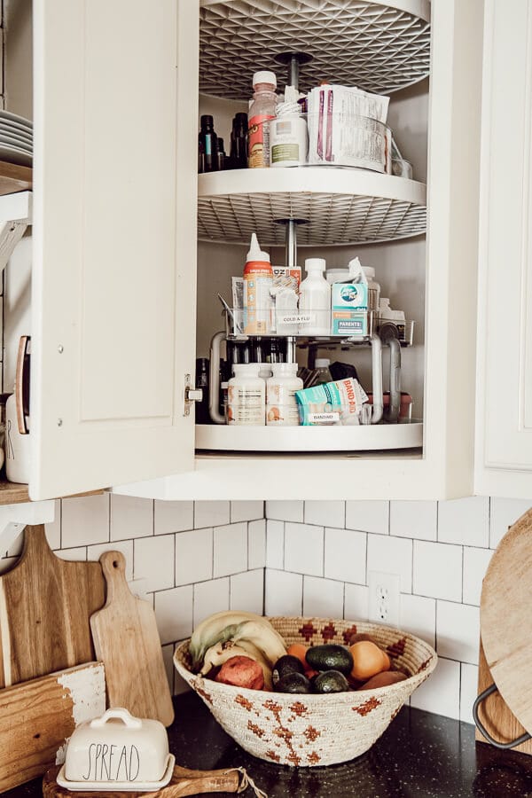 Get your medicine cabinet cleaned up this year with these simple medicine cabinet organization ideas and tips! Even better if you are using a lazy susan!