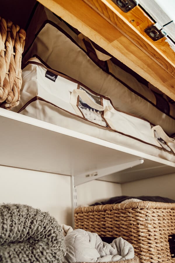 The before and after of linen closet organization. This is an amazing transformation. From messy and disorganized to clean and orderly!