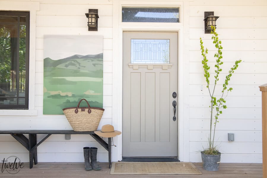 How to use artwork in your front porch decor! Get tons of front porch decor tips and ideas. Decorating does not have to be expensive or complicated!