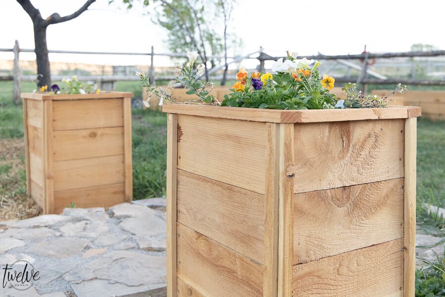 How to make super cute, inexpensive cedar planter boxes using cedar fence pickets from Home Depot.