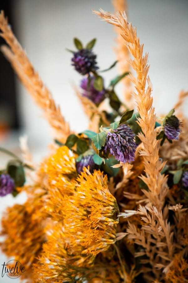 Fall floral arrangement using weeds, brush, and corn stalk tassels!  This was created absolutely for free!