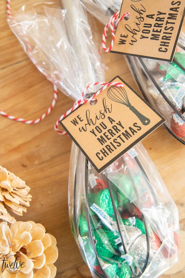 Looking for simple and adorable neighbor Christmas gift ideas? Check these out right here. So many great ideas, and inexpensive too!