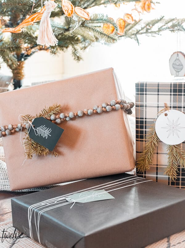 Simple and gorgeous holiday gift wrapping ideas that are easy and super inexpensive!  How to coordinate your presents without effort!
