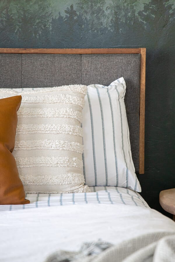 How to create a cozy and inviting guest bedroom with these 15 guest bedroom essentials! Create a safe and beautiful space for your next guest